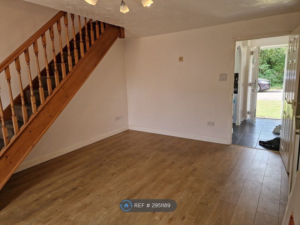 Property photo 3 of 11 Living Room
