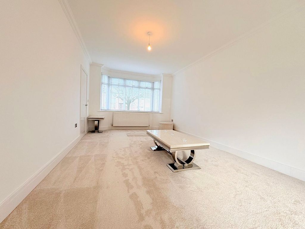 Property photo 3 of 16 Picture No. 17