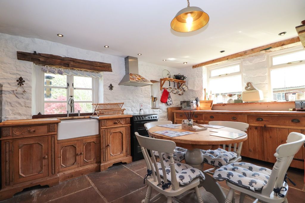 Property photo 3 of 23 Kitchen