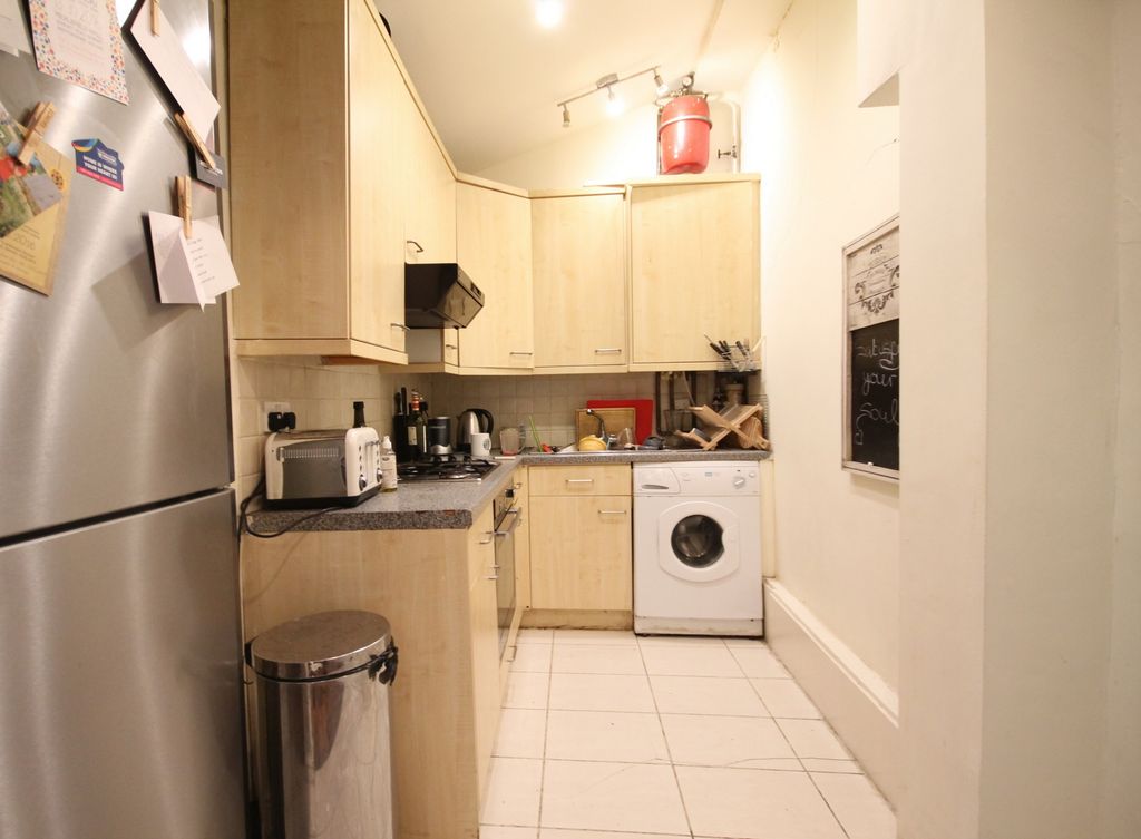 Property photo 2 of 8 Kitchen