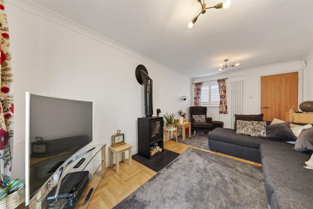 Property photo 3 of 24 11Greenhillclweb16.Jpg