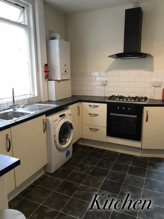 Property photo 1 of 18 Kitchen 1