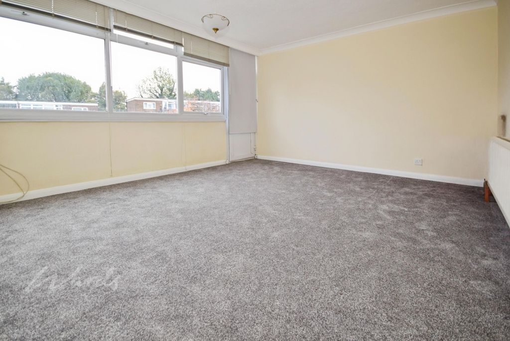 Property photo 3 of 7 Tonbridge Lounge