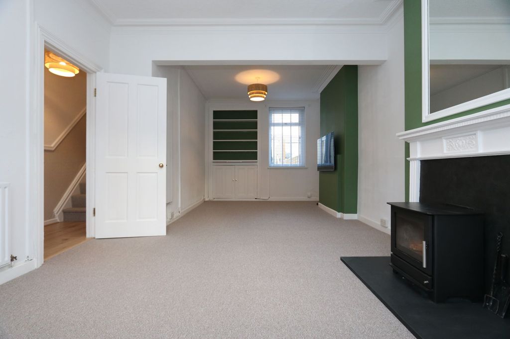 Property photo 3 of 28