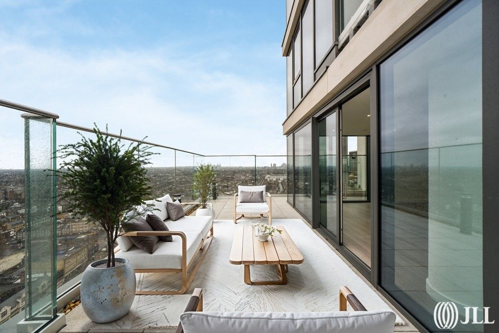 Property photo 2 of 14 8