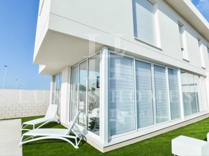 Property photo 2 of 25