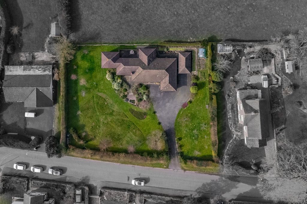 Property photo 2 of 23