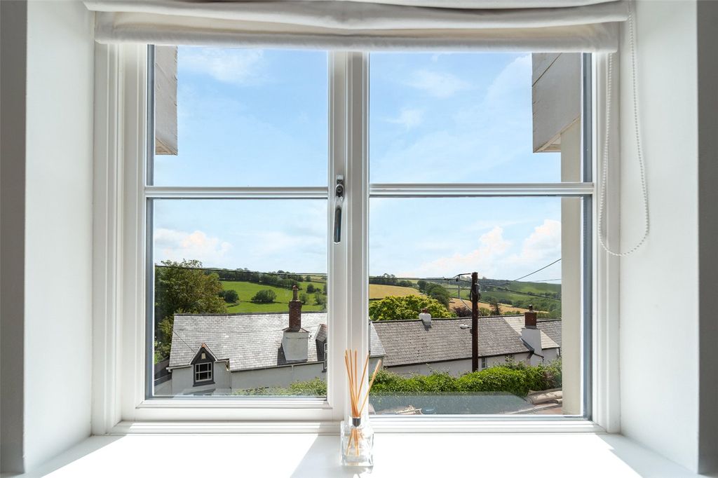 Property photo 2 of 16 Picture No. 12