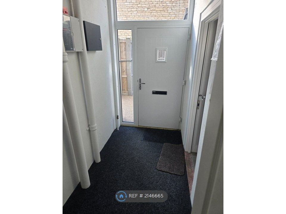 Property photo 1 of 8 Entrance