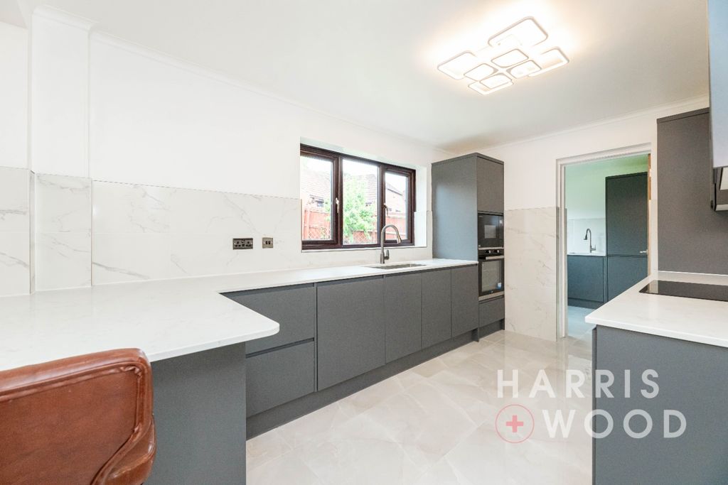 Property photo 2 of 40 4211372