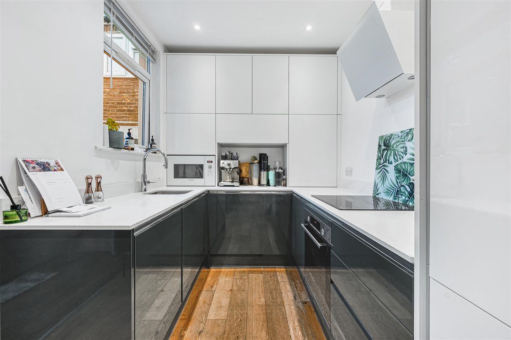 Property photo 3 of 12 Gff-25 Petersfield Road-7.Jpg