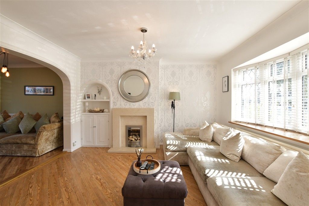 Property photo 3 of 16 Lounge