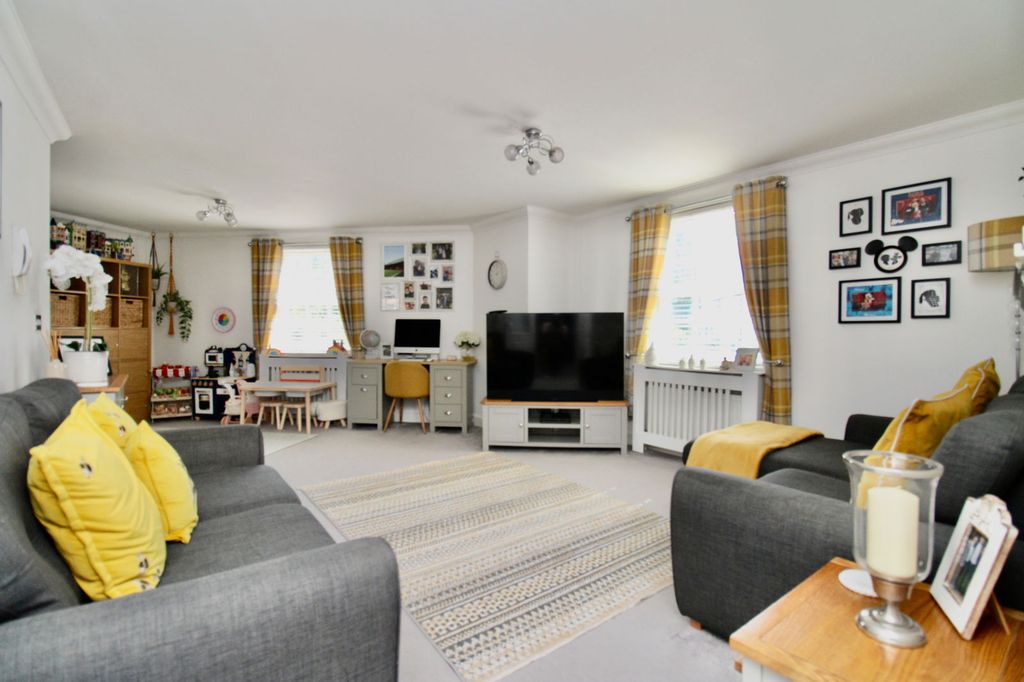 Property photo 3 of 13