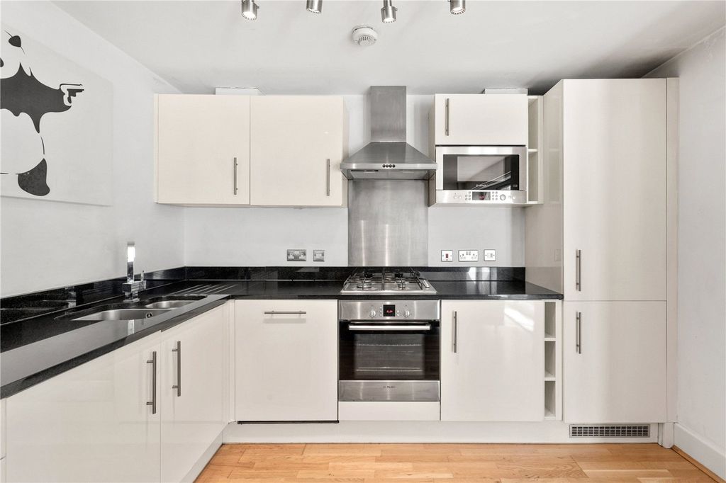 Property photo 3 of 12 Picture No. 11