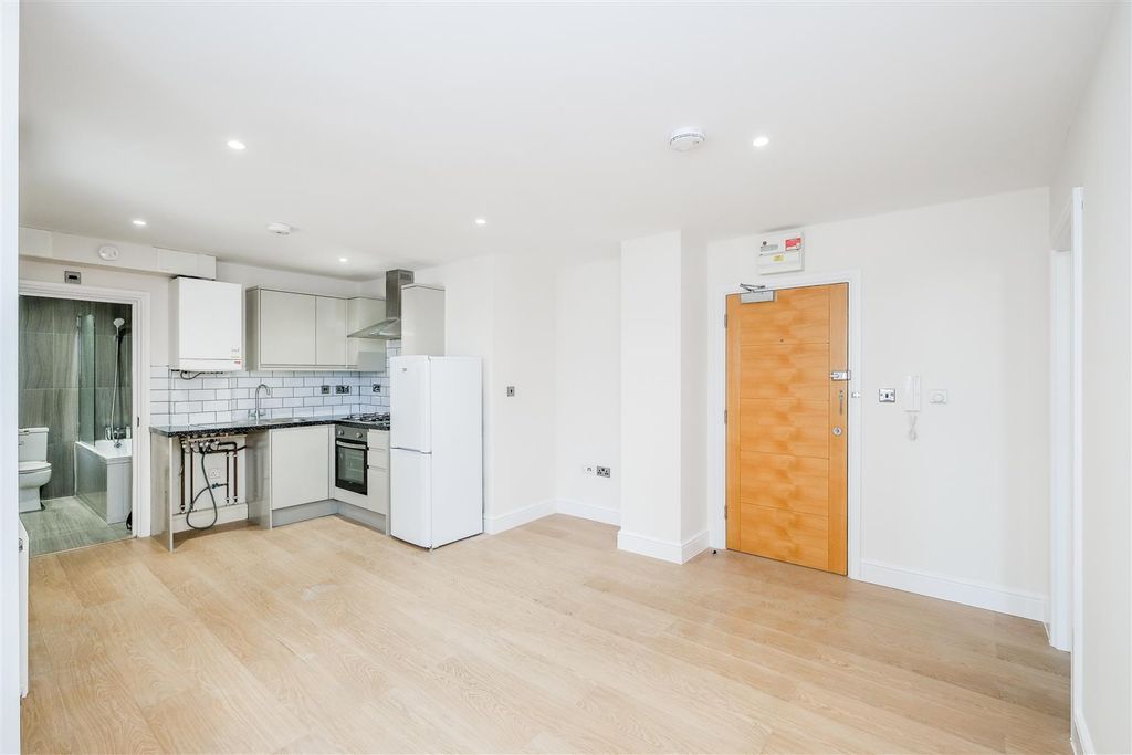 Property photo 2 of 17 8 Quayside House-6.Jpg