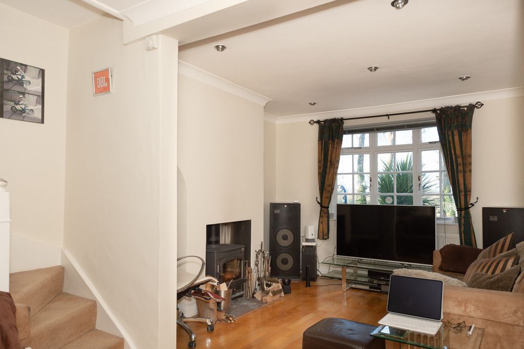 Property photo 2 of 19