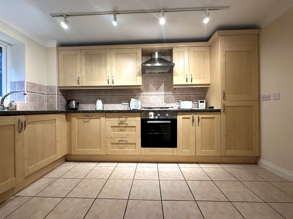 Property photo 3 of 11 Picture No. 12