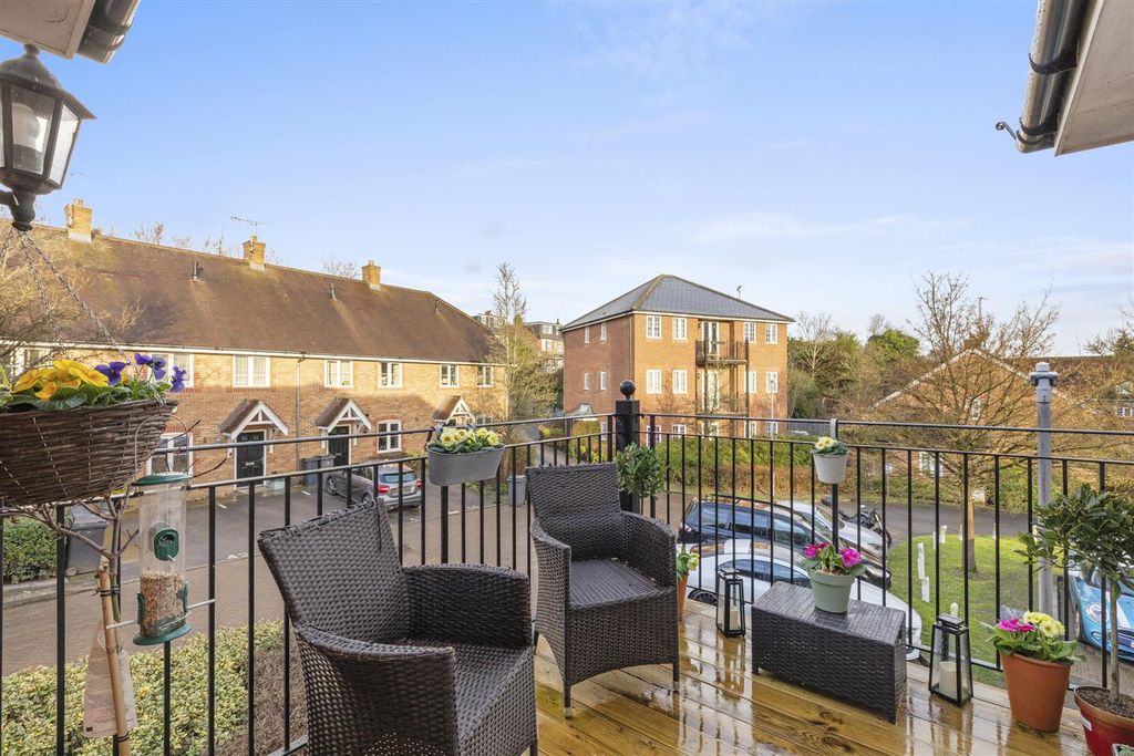 Property photo 3 of 13 64 Copperfields, Hp12 4An-6.Jpg