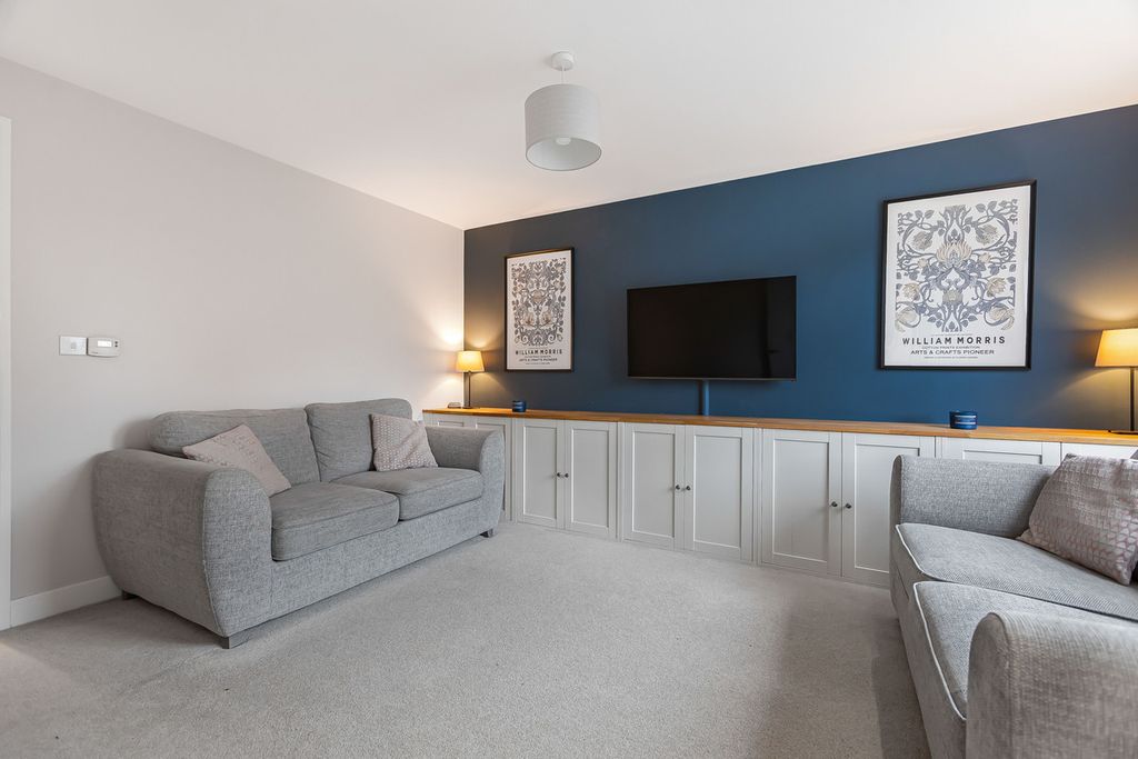 Property photo 3 of 28