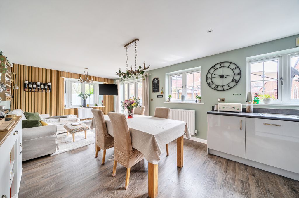 Property photo 3 of 14 1432153-11-69c17F...