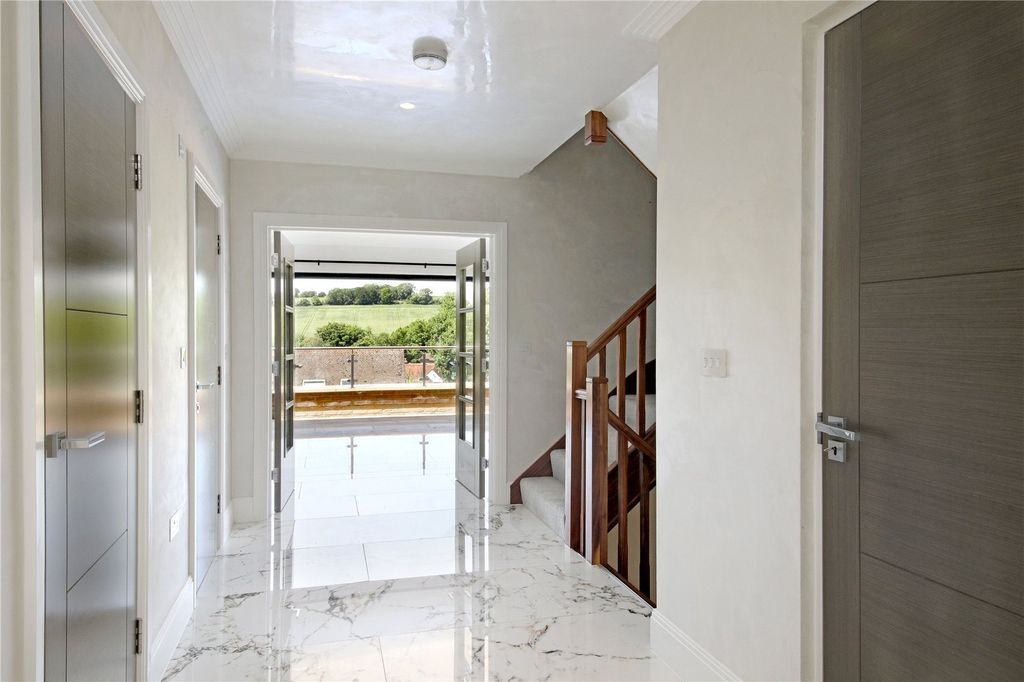 Property photo 3 of 20 Entrance Hallway
