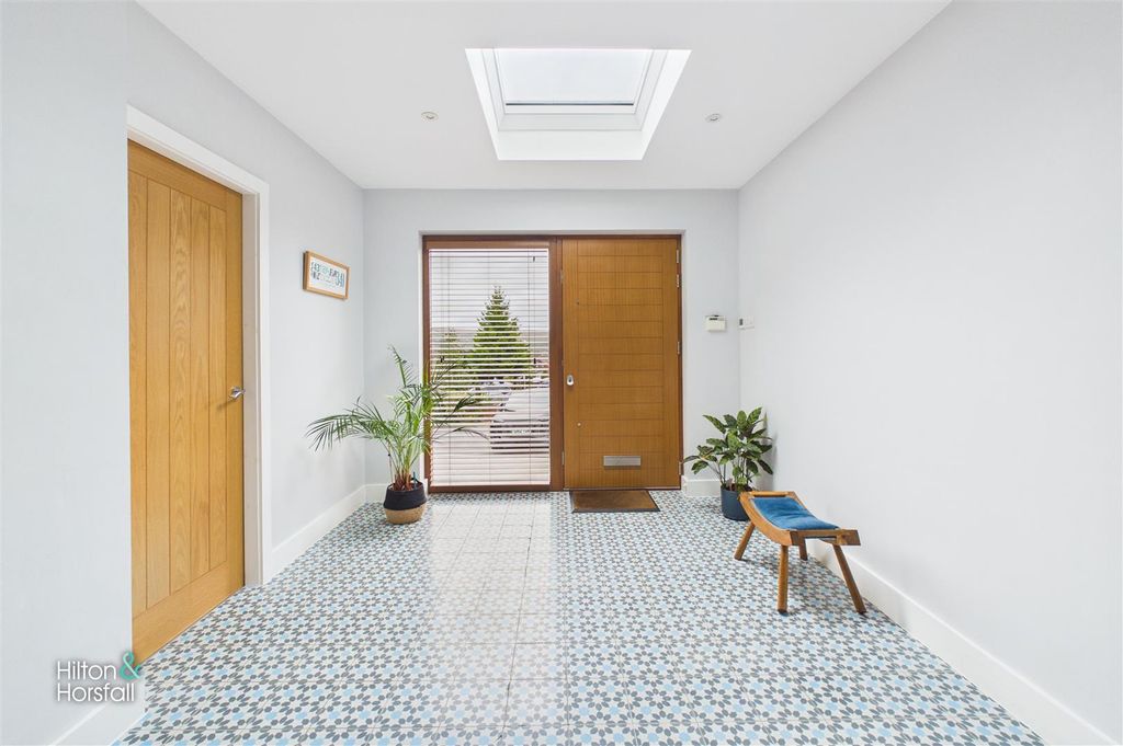 Property photo 3 of 42 St Thomas's Road