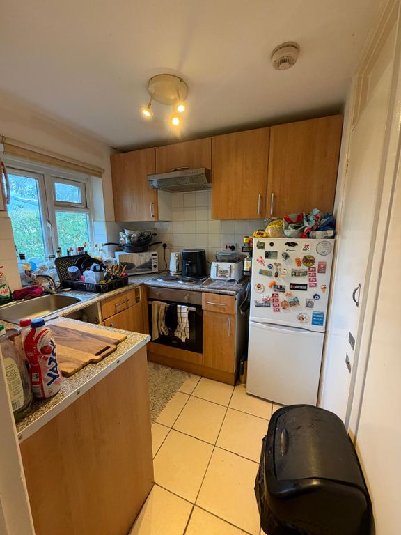 Property photo 1 of 6 One-Bedroom First-Floor Flat – Goodmayes
