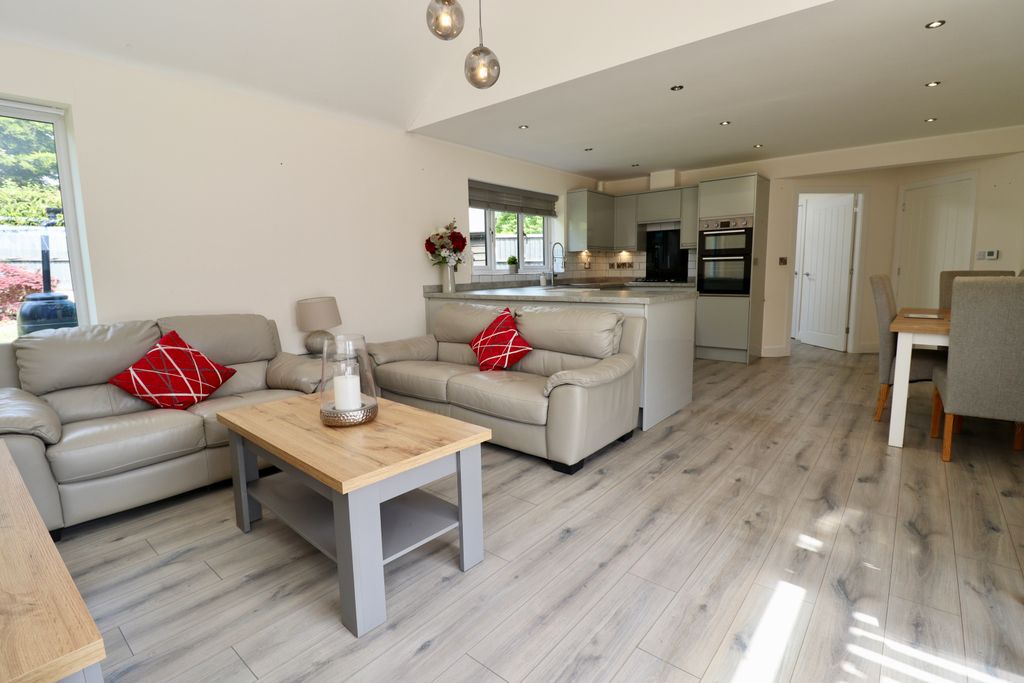 Property photo 3 of 19 Img_3354