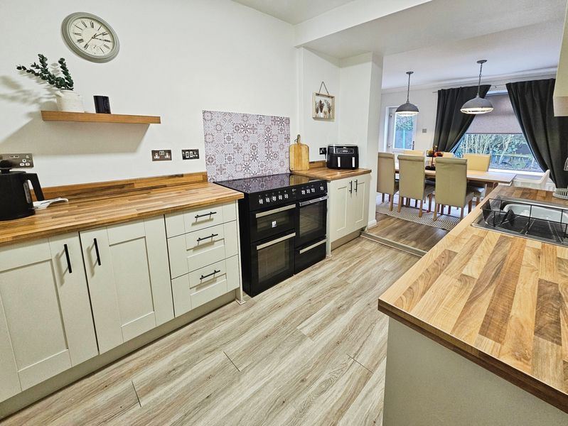 Property photo 3 of 9 Photo 7