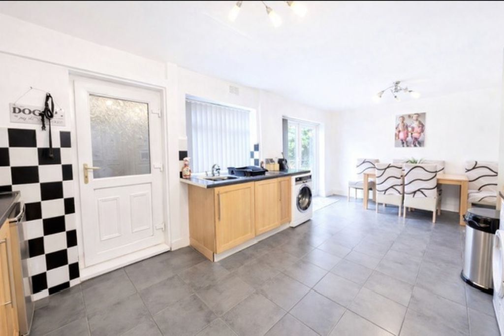 Property photo 2 of 16 Kitchen Diner