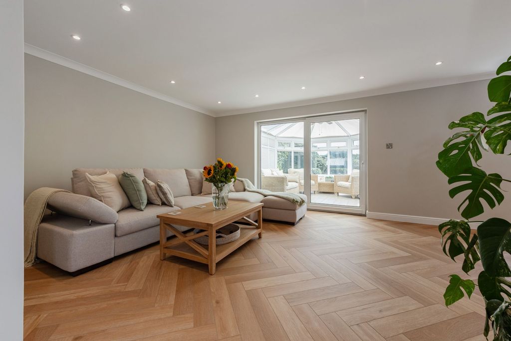 Property photo 2 of 23
