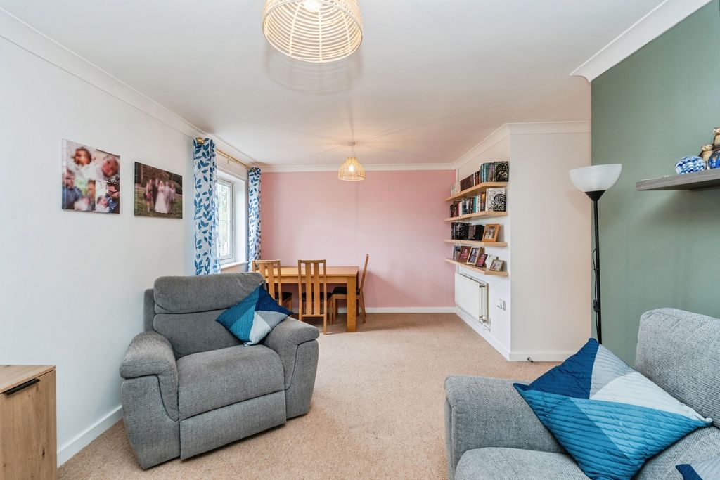 Property photo 3 of 11 Pbox-Img.Jpg
