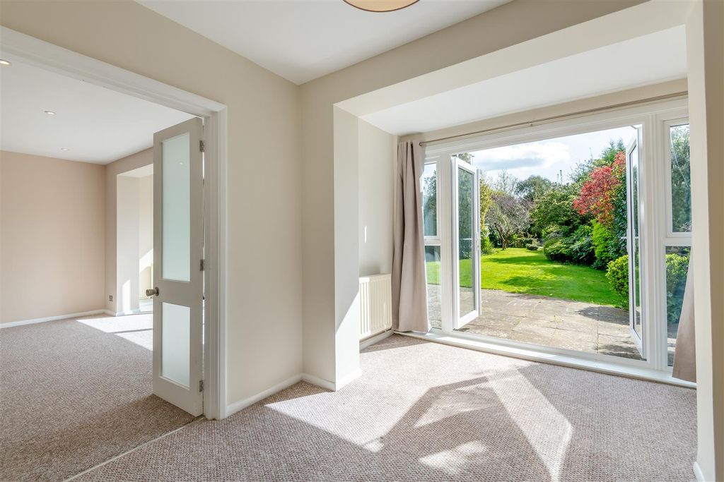 Property photo 3 of 19 Playroom/Office