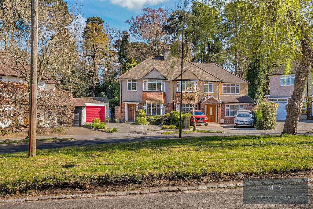 Property photo 1 of 17 Pinewood Close 19 MV-20.Jpg