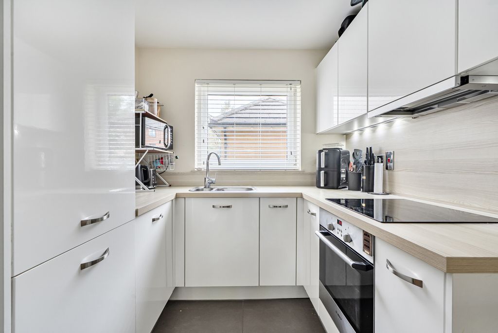 Property photo 2 of 13 1478714-11-6A2Bc5...