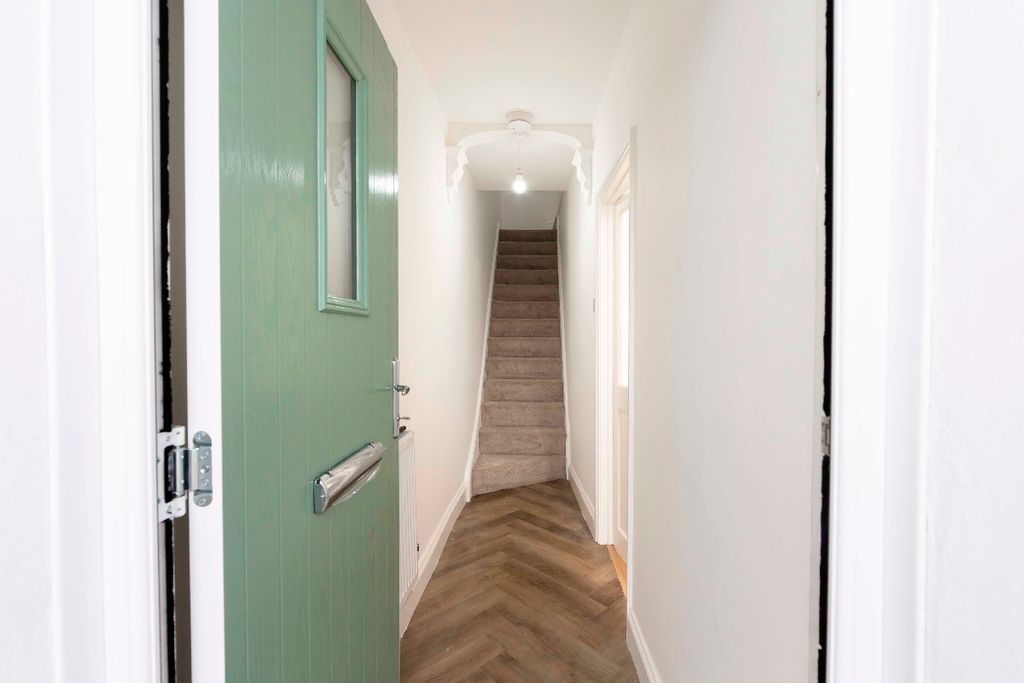 Property photo 3 of 27