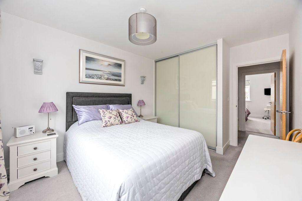 Property photo 2 of 25