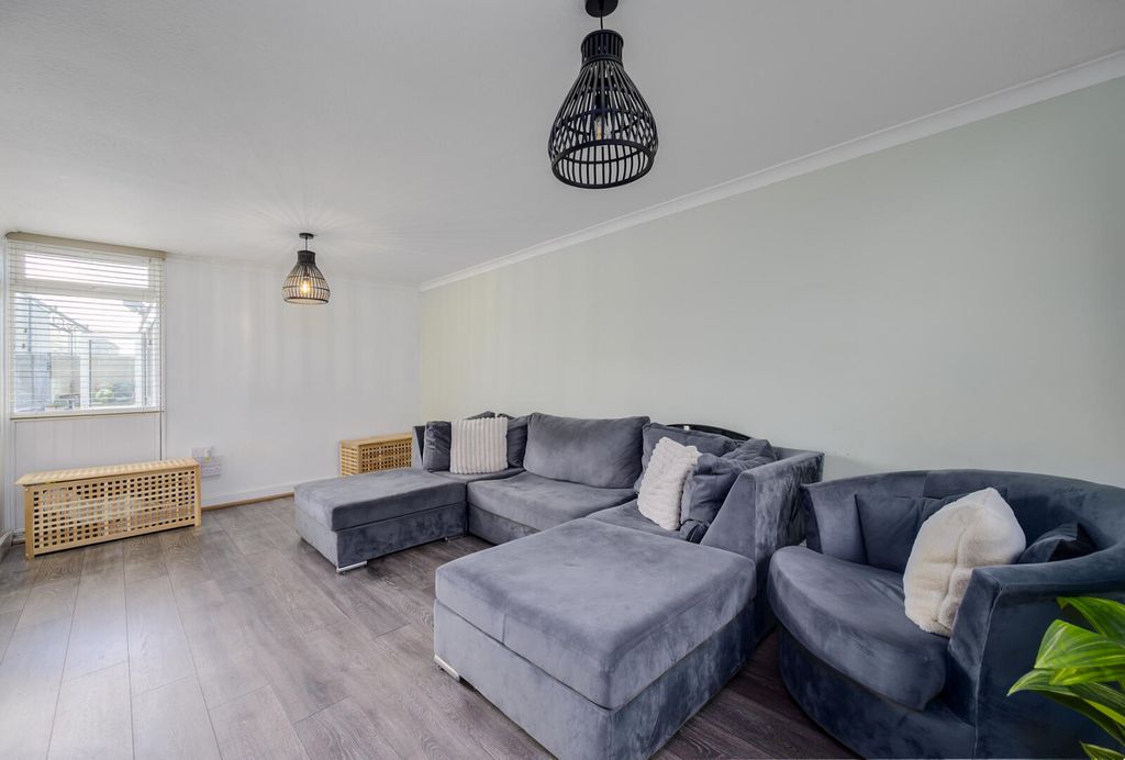 Property photo 3 of 21 Living Room