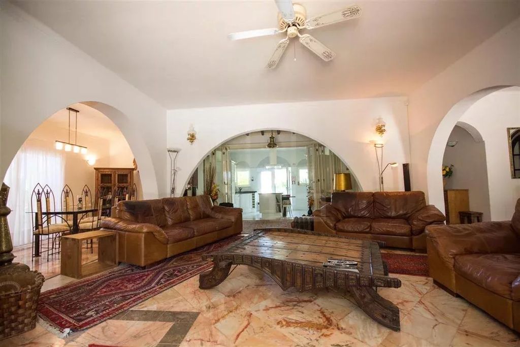 Property photo 3 of 19