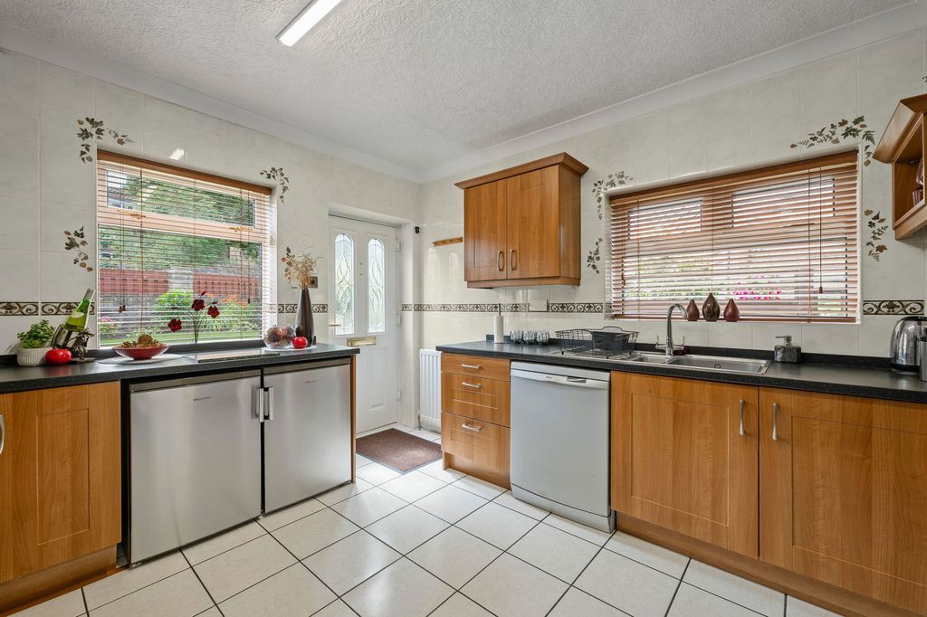 Property photo 3 of 42