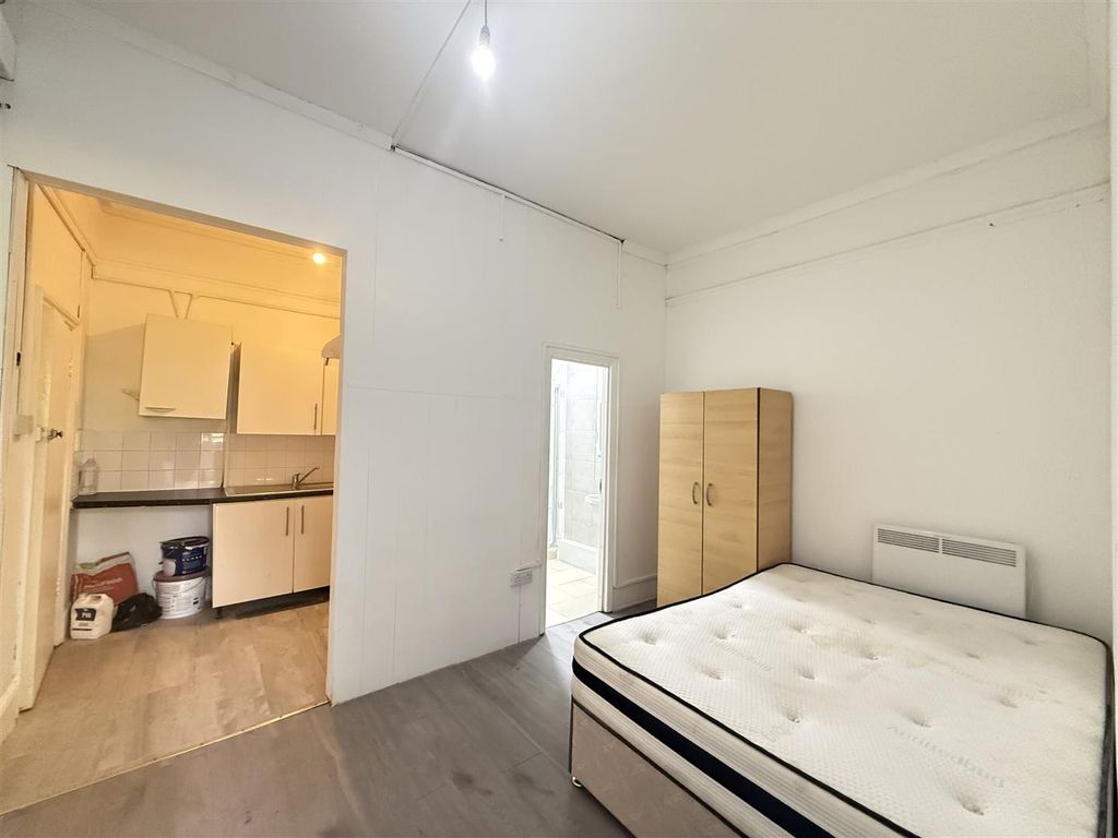 Property photo 3 of 10 Studio......Jpeg