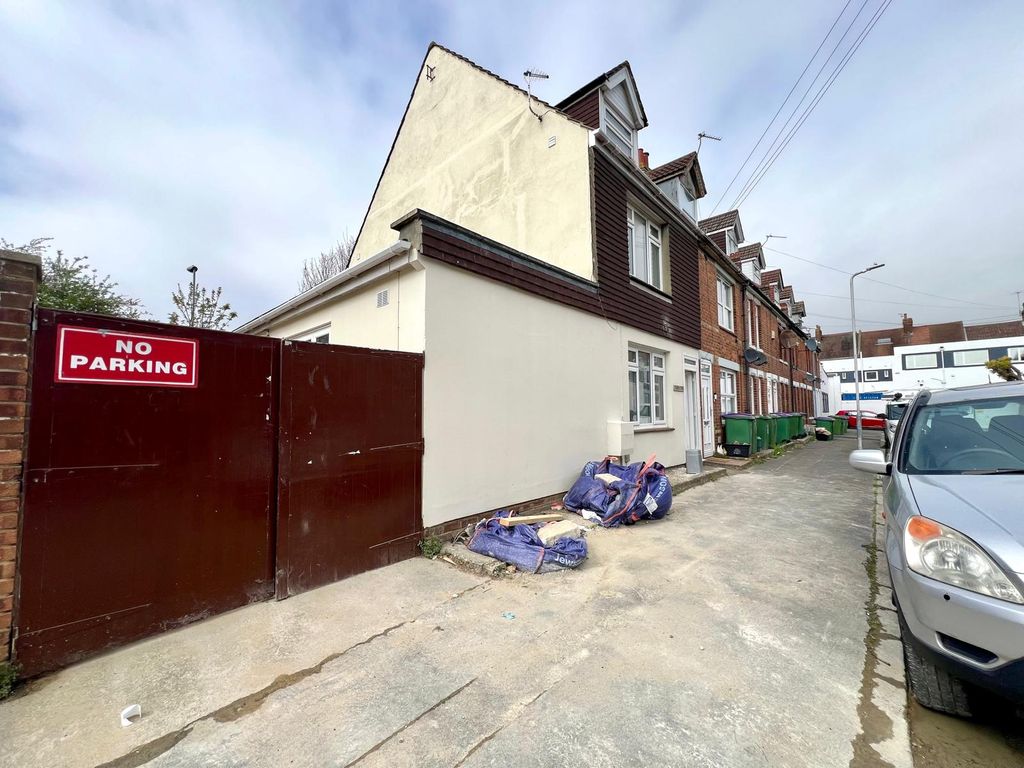 Property photo 1 of 28