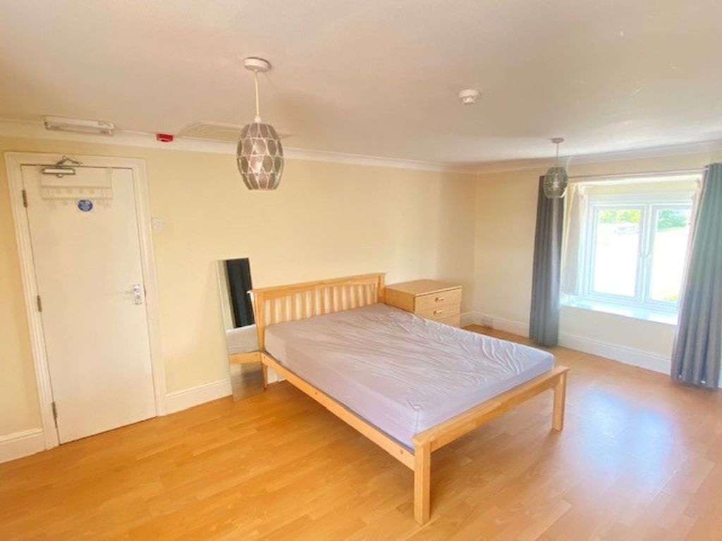 Property photo 3 of 11 Photo 4