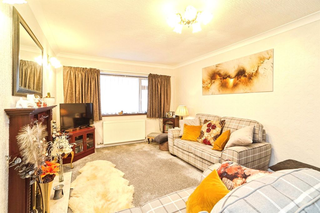 Property photo 2 of 20