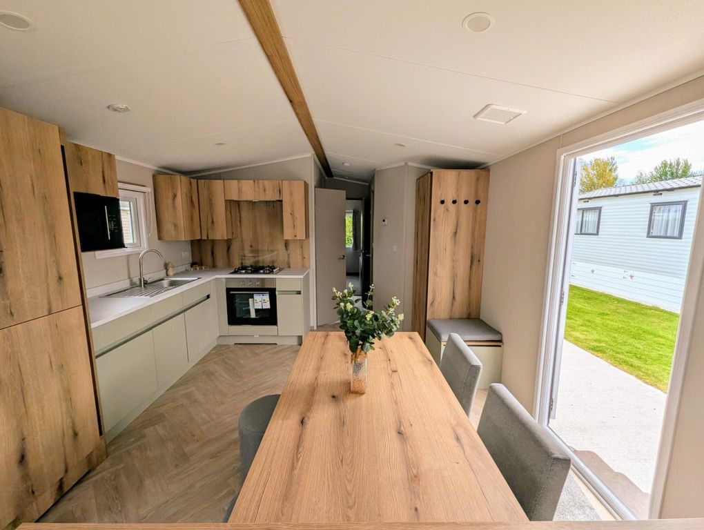 Property photo 2 of 6 Q4x6E680E2A7F4E976.Jpg