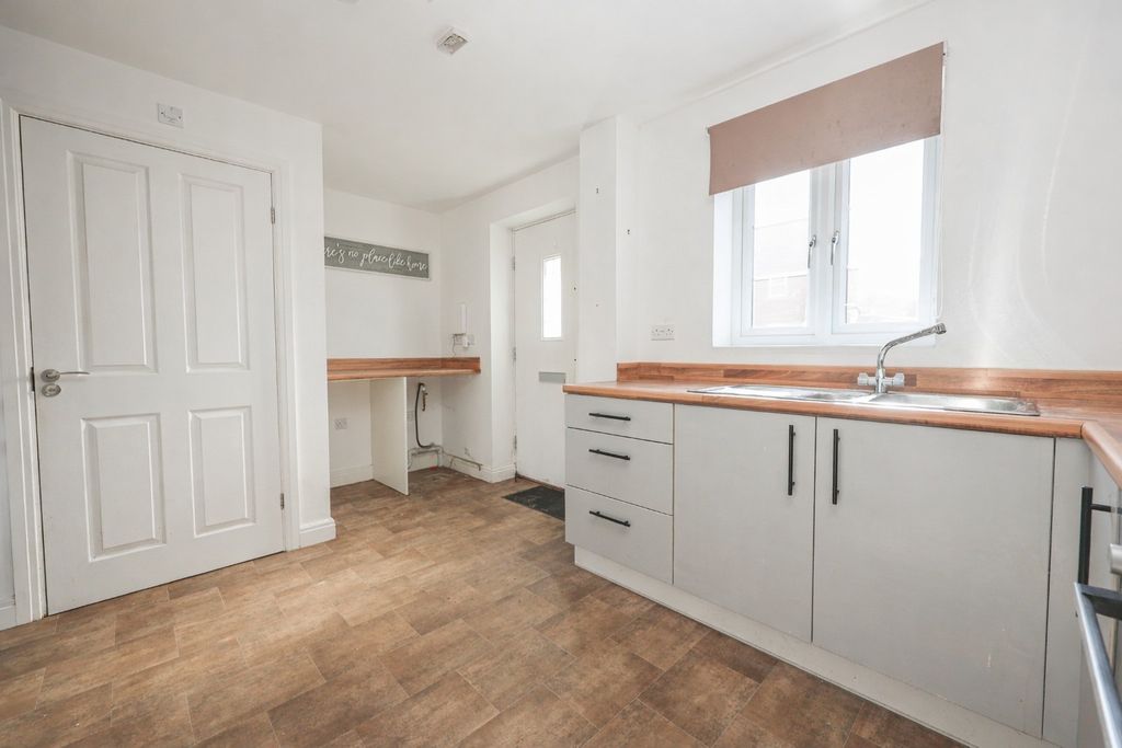 Property photo 3 of 13 5049264