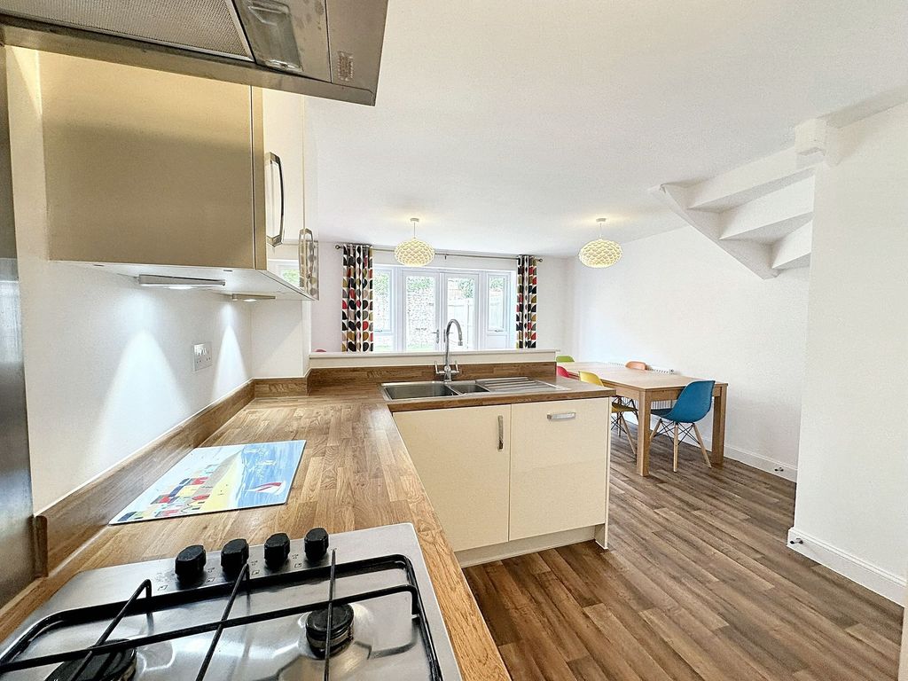Property photo 2 of 18 Kitchen