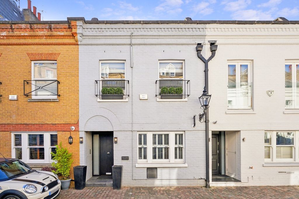 Property photo 1 of 18 Exterior