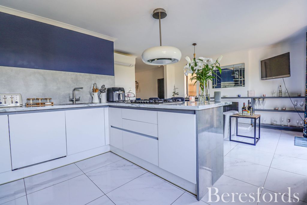 Property photo 1 of 25 Picture No. 24