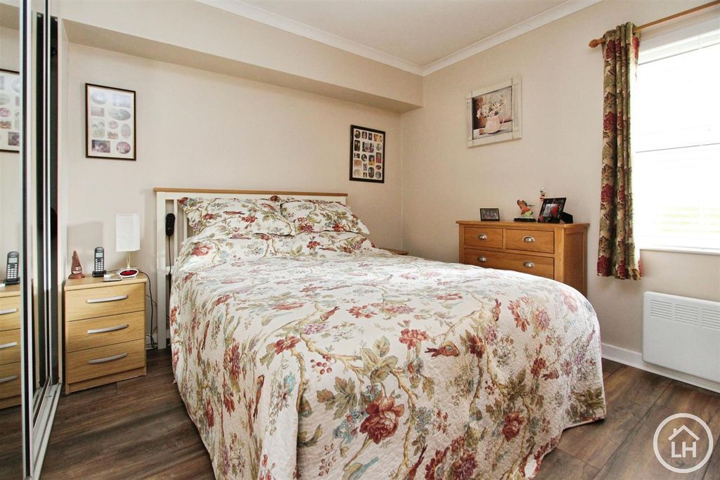 Property photo 3 of 12 Bedroom